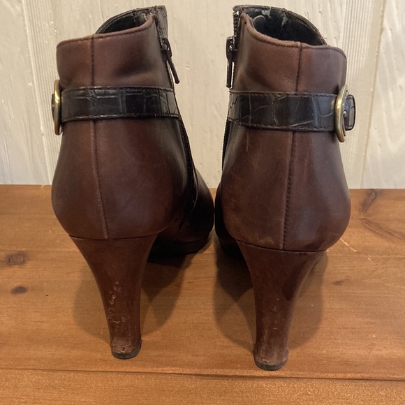 Naturalizer Brown Leather Bootie, Size 9 - Picture 4 of 6